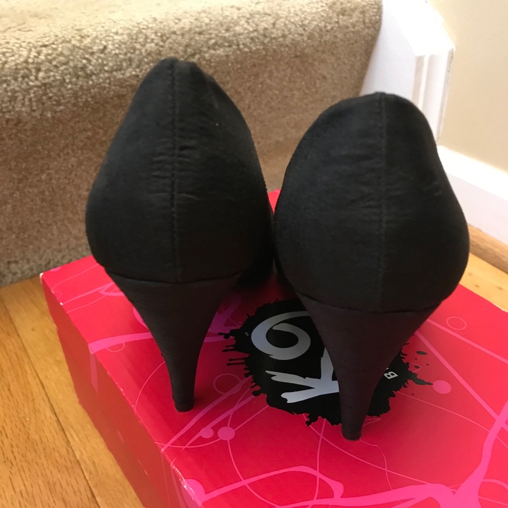 Black Heels - Size 8, 3.5 inch heels - Picture 5 of 7